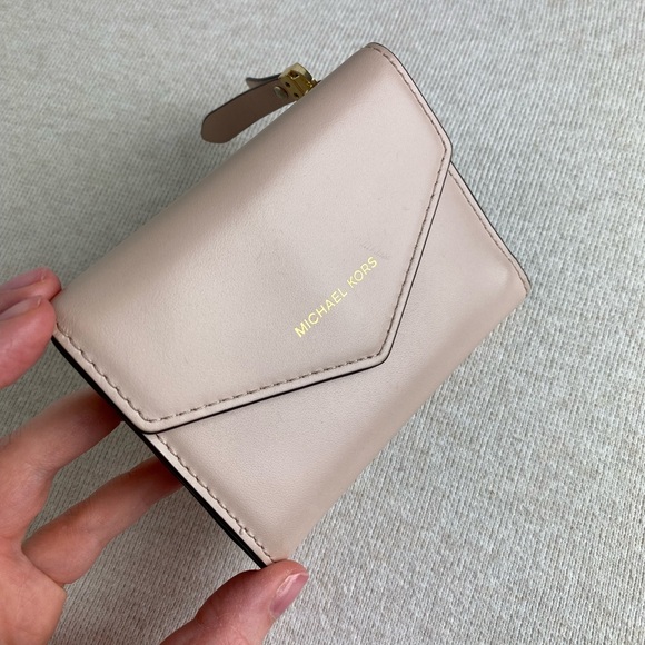 Michael Kors Blush Pink Smooth Leather Wallet - Picture 3 of 8